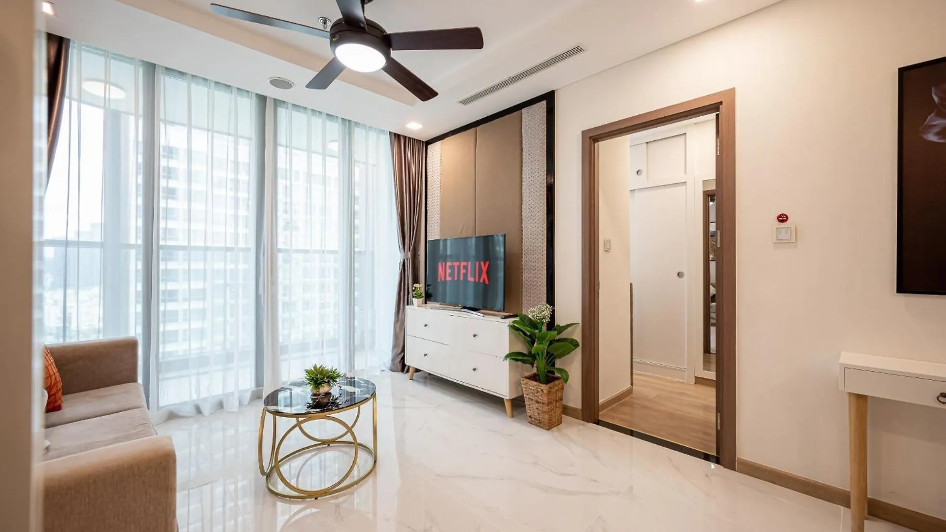 Urban Heights Rentals Landmark 81 مدينة هوشي منه 4*,  فيتنام