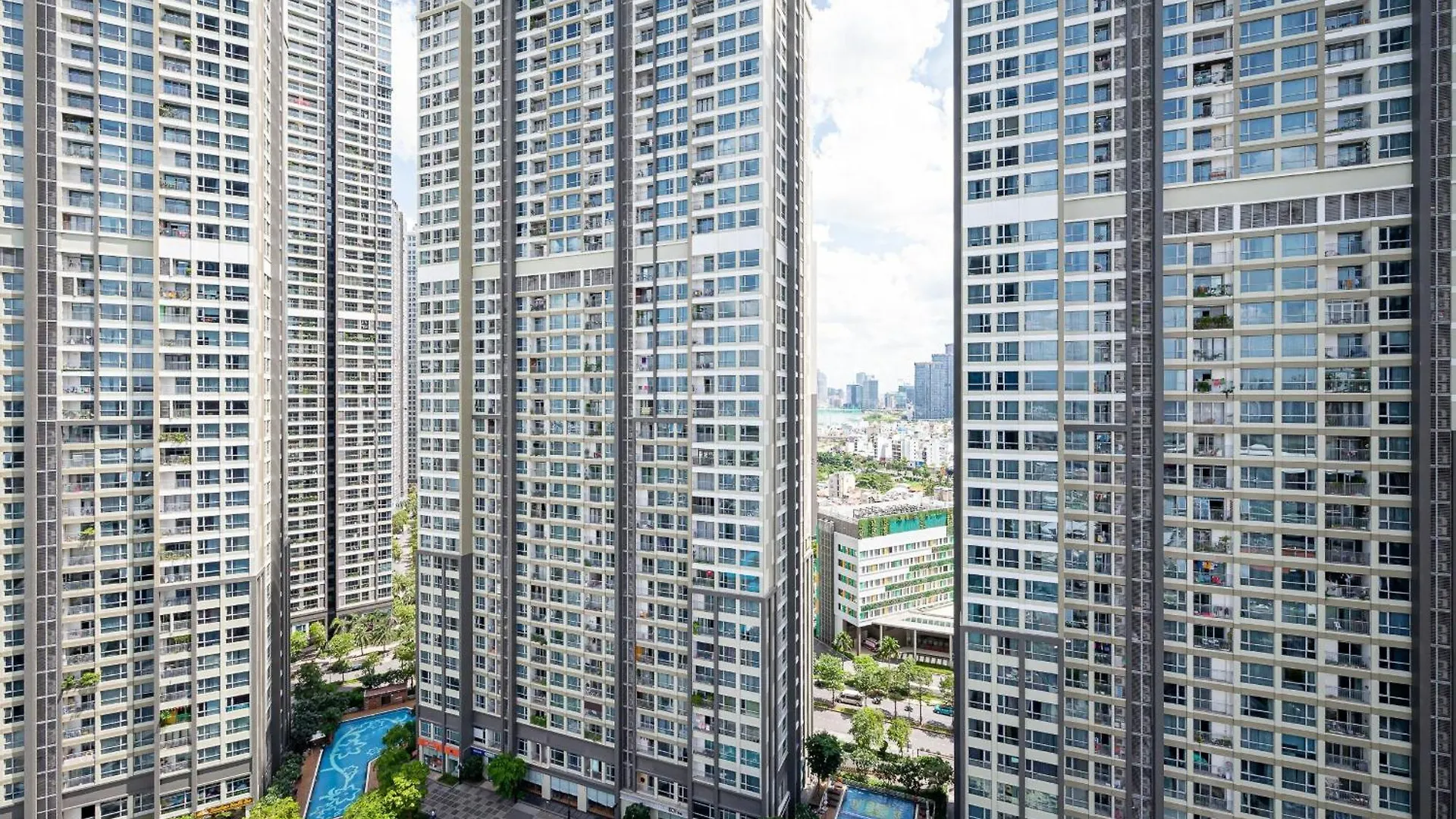 Urban Heights Rentals Landmark 81 Ho Chi Minh City 4*,