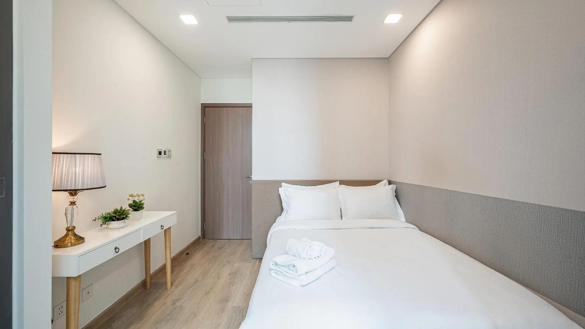 Urban Heights Rentals Landmark 81 Ho Chi Minh City Hotel
