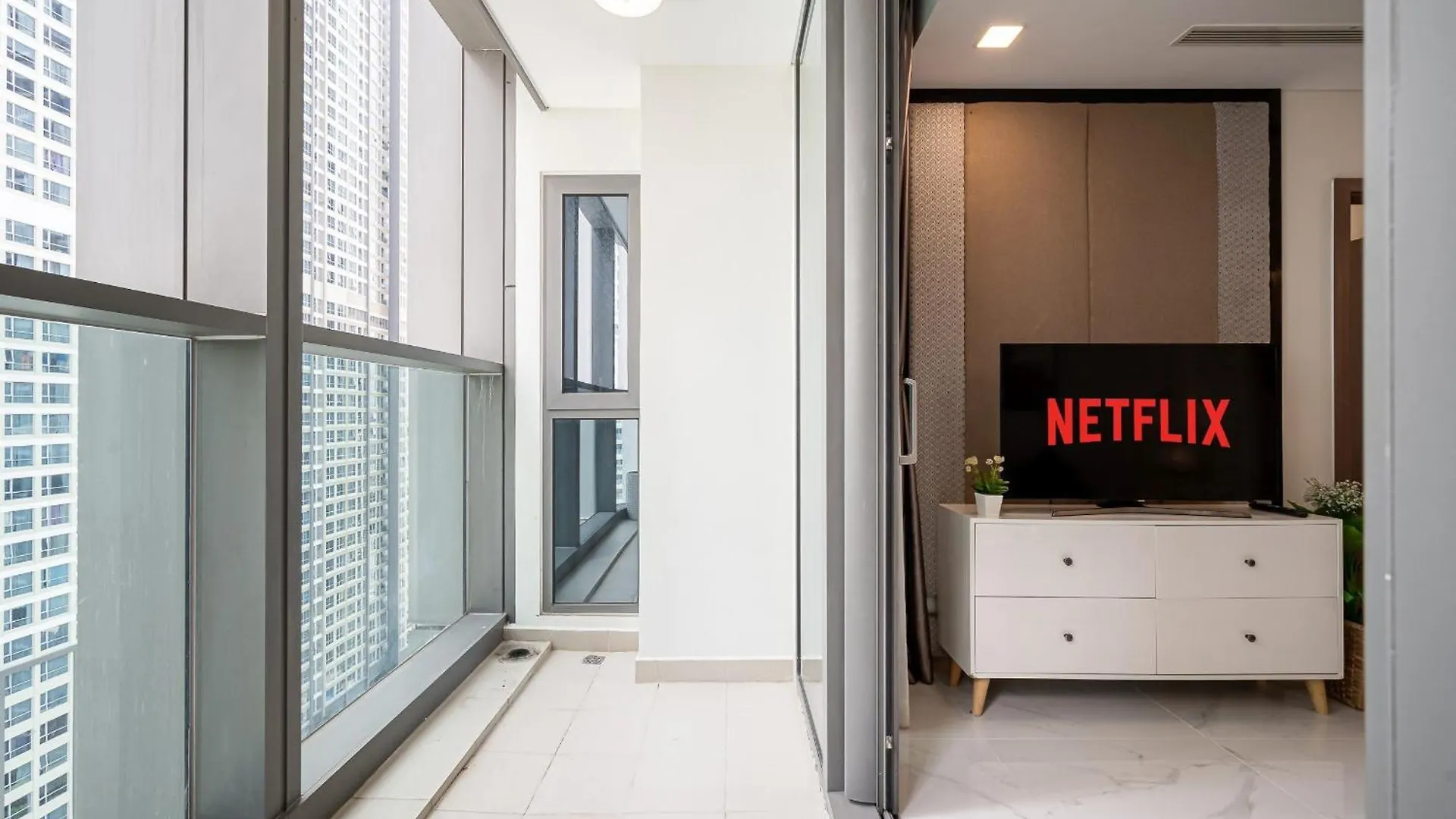 Urban Heights Rentals Landmark 81 Ho Chi Minh City Hotel