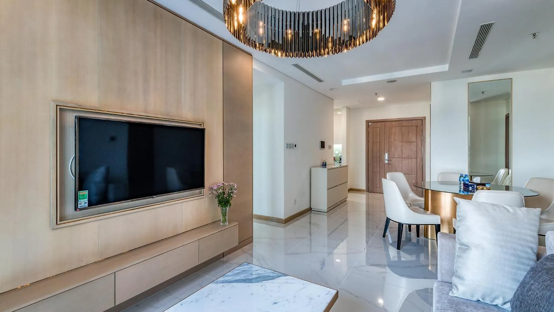 Urban Heights Rentals Landmark 81 Ho Chi Minh City Hotel